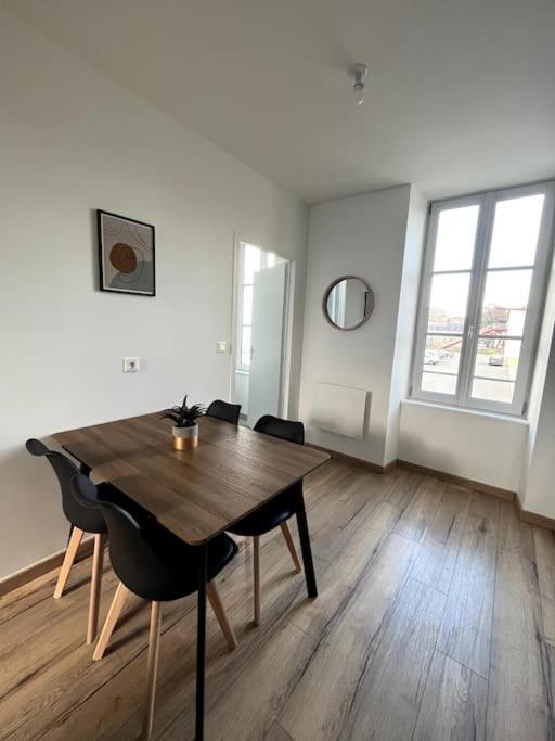 Le Duplex Tout Confort Bressuire Eksteriør billede